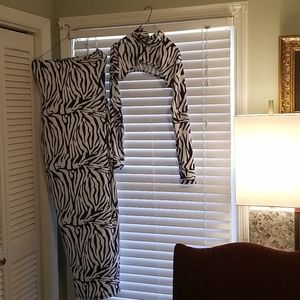 Black and white 2 piece bodycon dress.